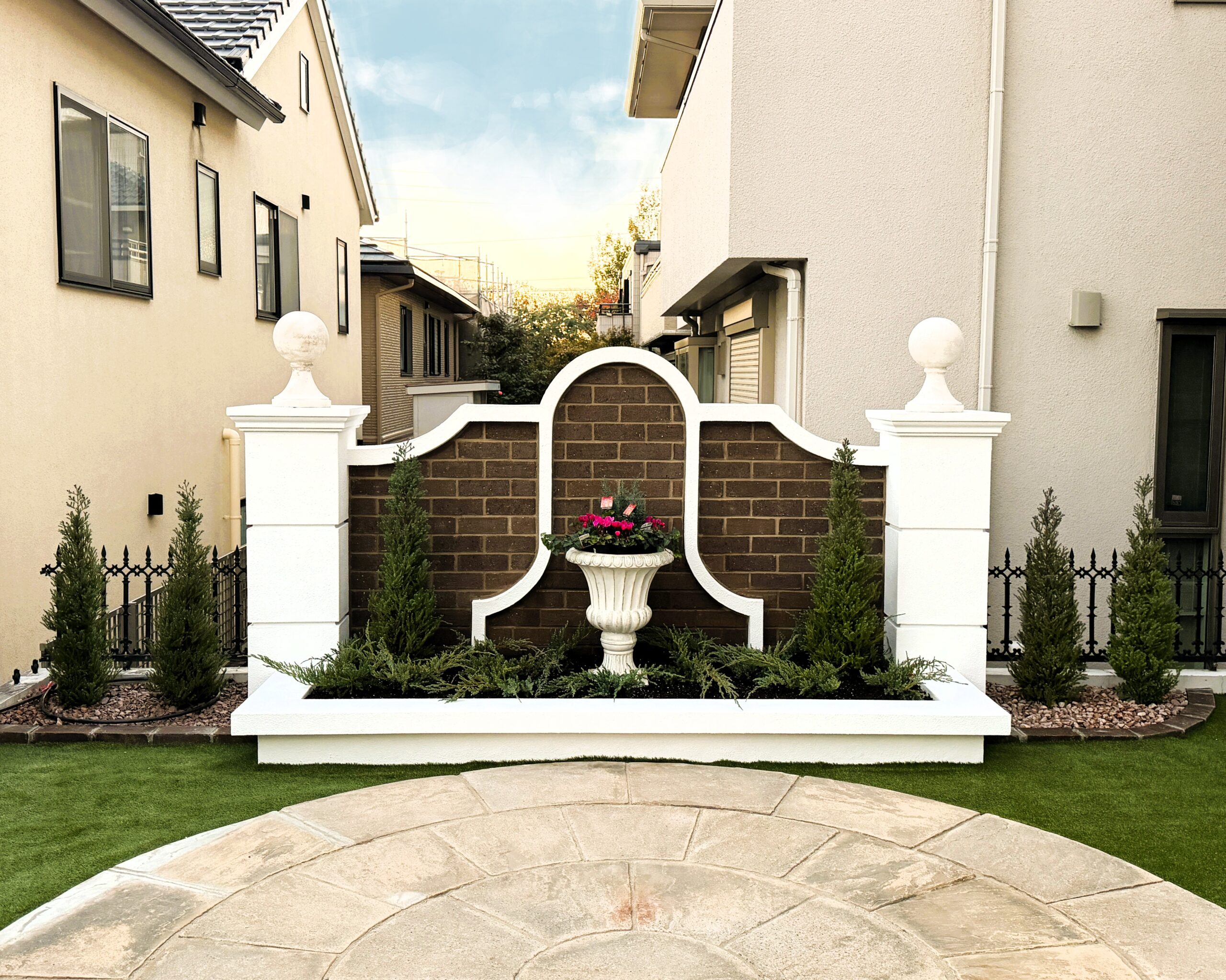 O市　［お庭工事］欧風調デザインウォール|愛知県大府市・東海市・東浦町｜外構・エクステリア・お庭専門工事のサンガーデン