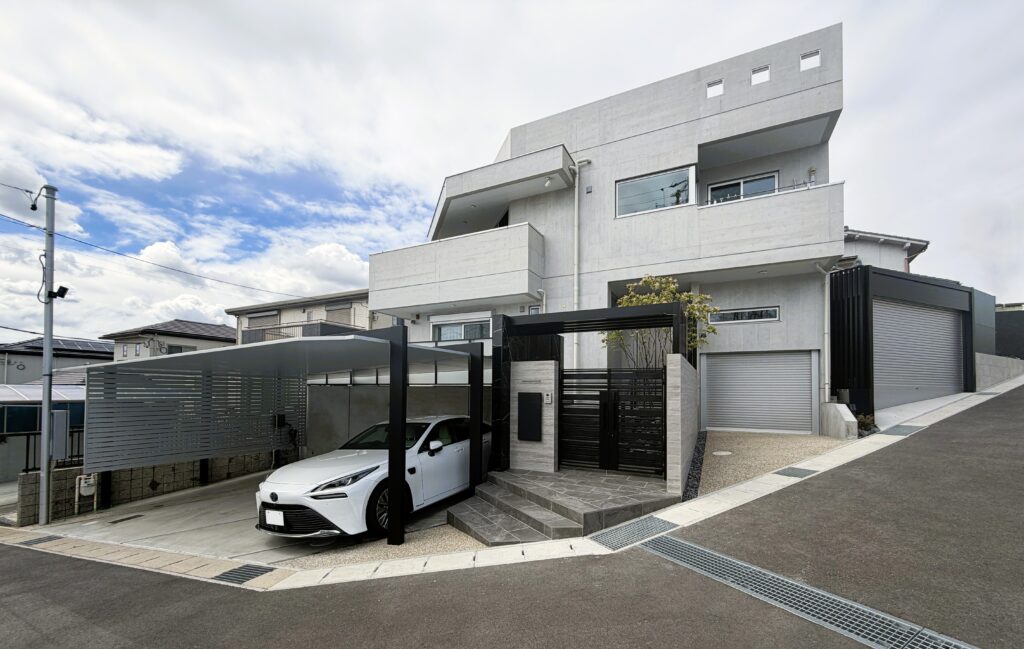 モノトーンで仕上げたモダンな外構の施工例をアップしました|愛知県大府市・東海市・東浦町｜外構・エクステリア・お庭専門工事のサンガーデン